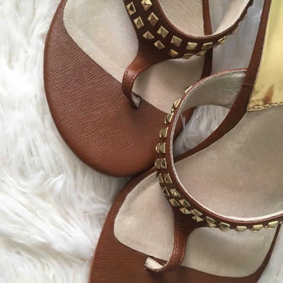 Michael Kors stud thong sandal. 7 - Picture 2 of 5